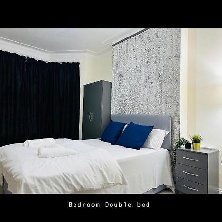2 Bedroom Double Bed In East London Eksteriør billede