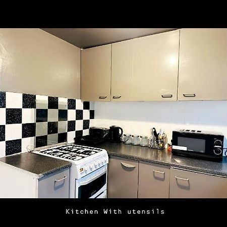 2 Bedroom Double Bed In East London Eksteriør billede