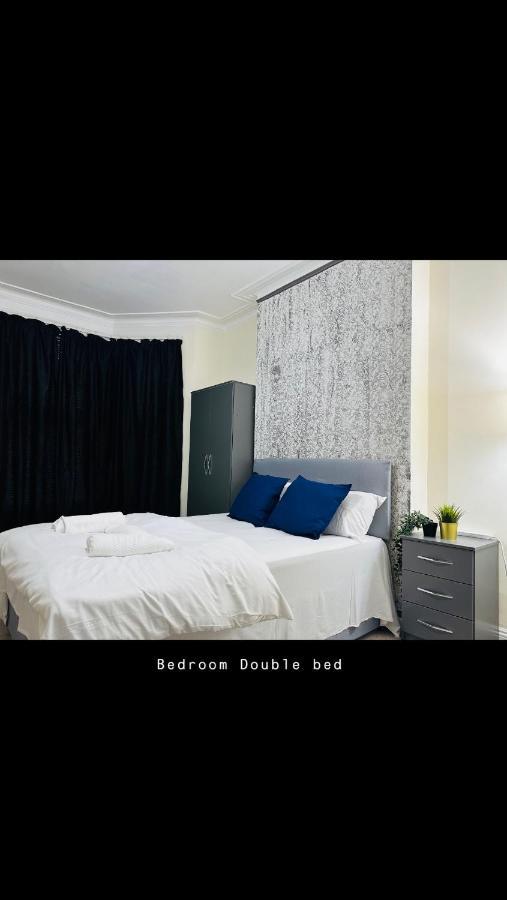 2 Bedroom Double Bed In East London Eksteriør billede
