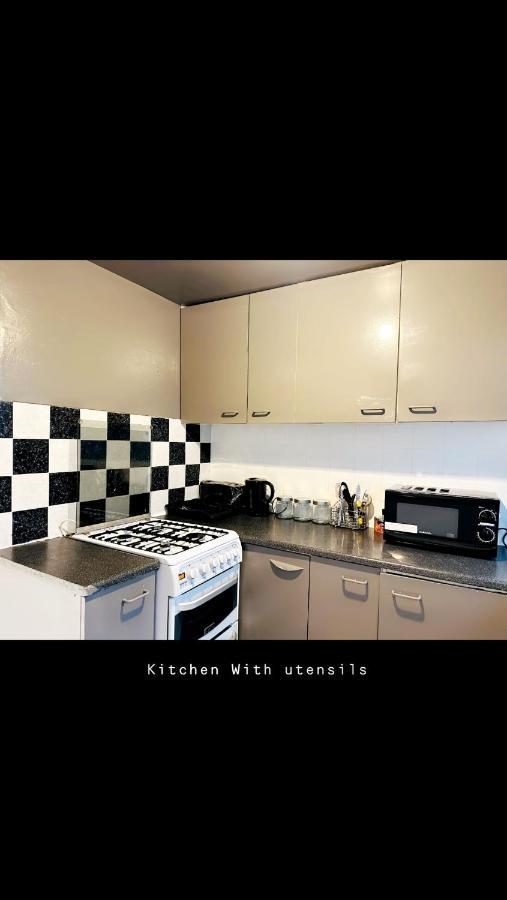 2 Bedroom Double Bed In East London Eksteriør billede