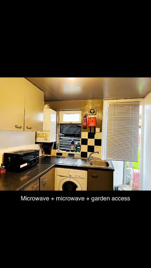2 Bedroom Double Bed In East London Eksteriør billede