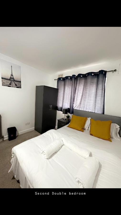 2 Bedroom Double Bed In East London Eksteriør billede